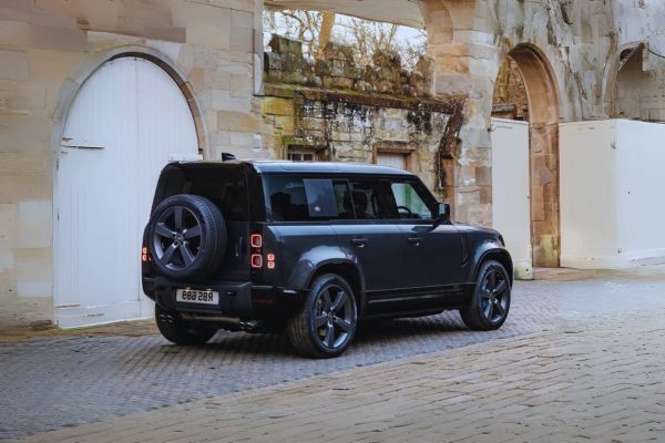 Land Rover Defender On Road Price in Mumbai