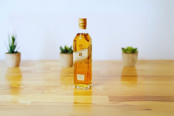 How Much Does Johnnie Walker Aged 18 Years Price in Mumbai?
