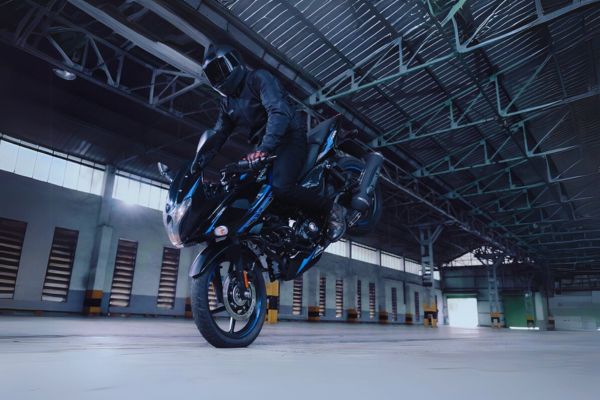Bajaj Pulsar 220F Standard On Road Price in Mumbai; Detailed Breakdown and Features