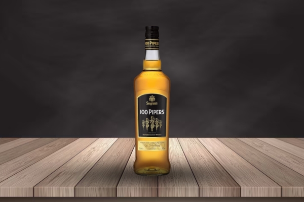 100 Pipers Dlx Blended Scotch
