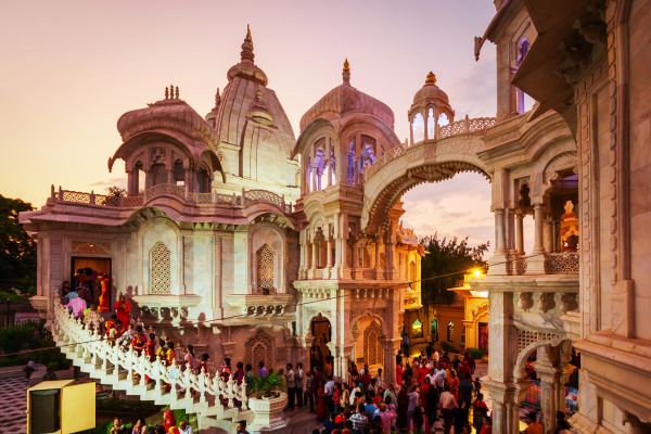 How To Reach Vrindavan From Mumbai? By Air, Train and Road