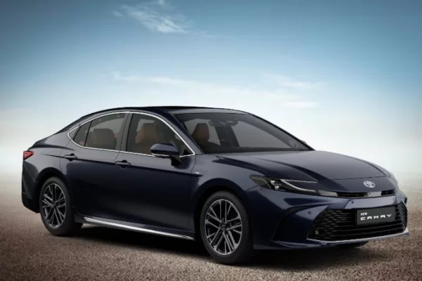 Toyota Camry On Road Price in Mumbai