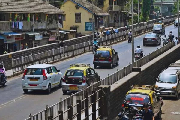 Elphinstone Bridge Demolition Halted Amid Citizen Protests and Traffic Concerns