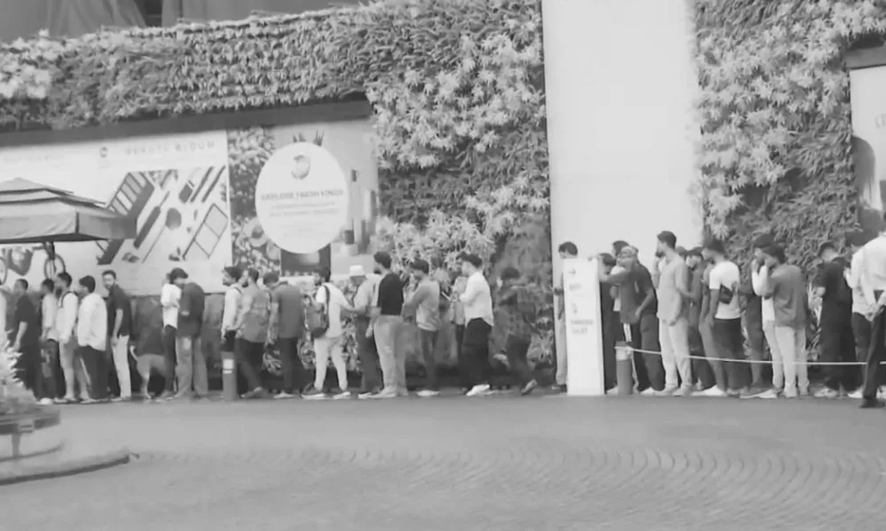 Long queues form outside Apple stores in Mumbai and Delhi as iPhone 17 series sales begin