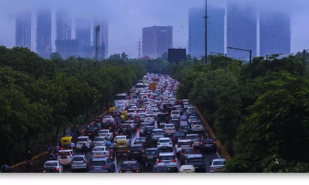 Fifth day of traffic jam on Mumbai-Ahmedabad Highway: Students stranded, commuters angry over poor management