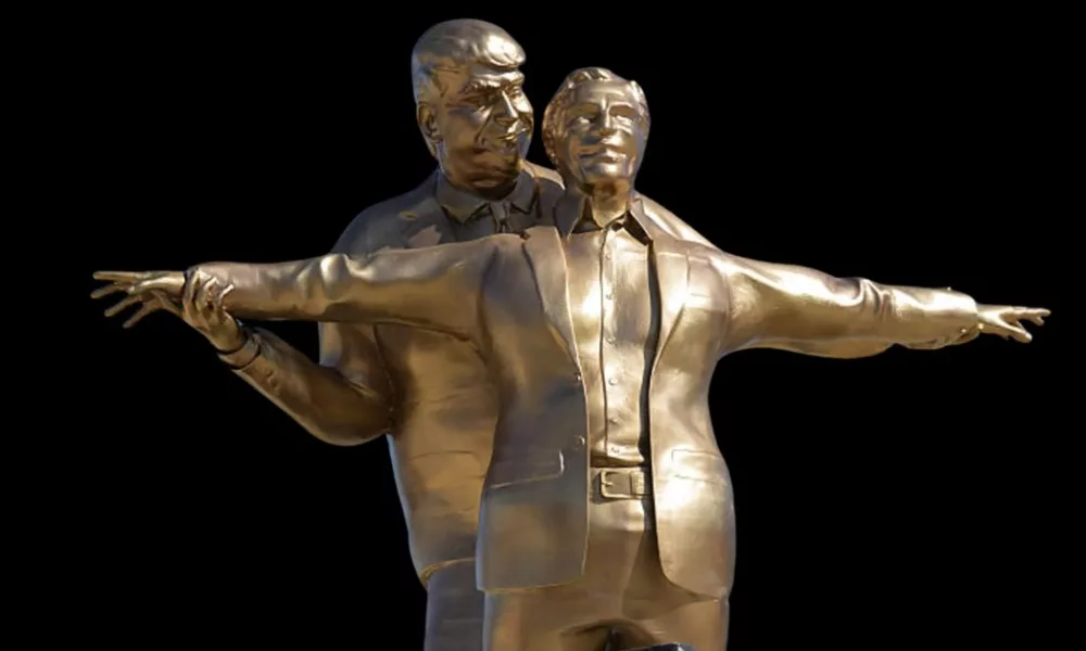 12-Foot Gold Donald Trump – Jeffrey Epstein ‘Titanic Pose’ Statue Appears at National Mall, Ignites Social Media Debate